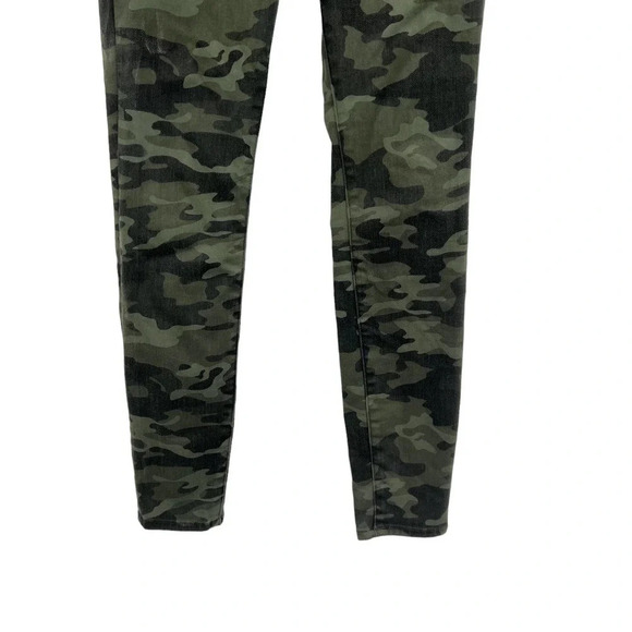 Good American Good Waist Skinny Jeans in Camo Print Size 00 / 24 - Picture 4 of 8